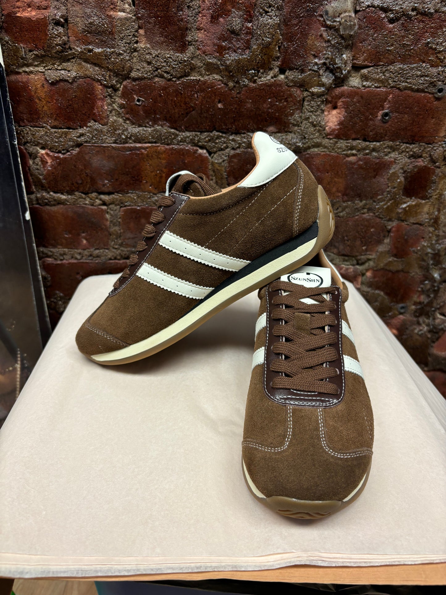 Suede, vintage double striped sneakers