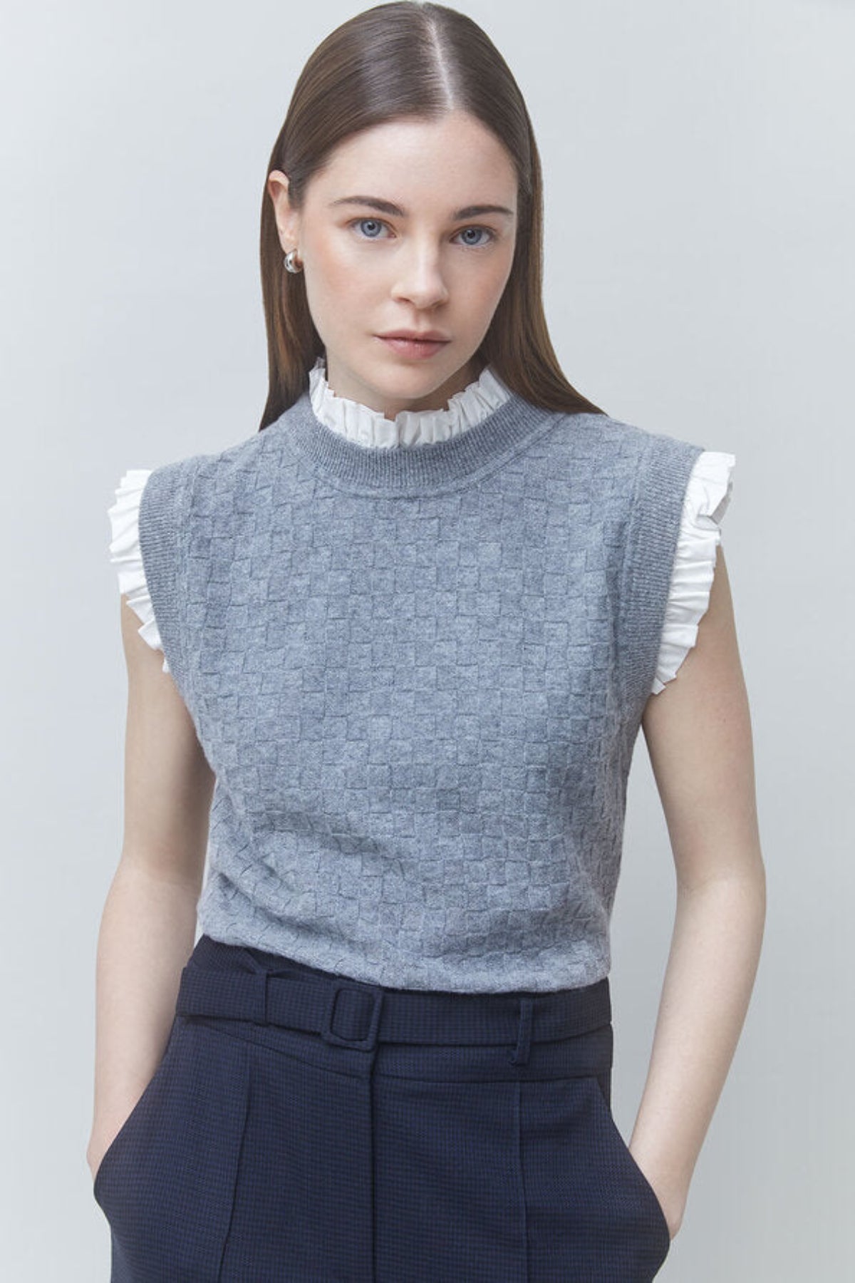PIREO Short sleeveless jumper with ruffle details